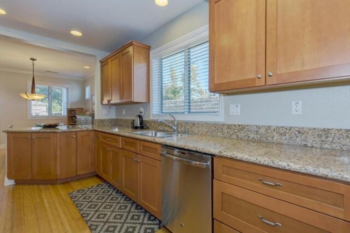 Picture of Home For Sale in Redwood City, California, United States