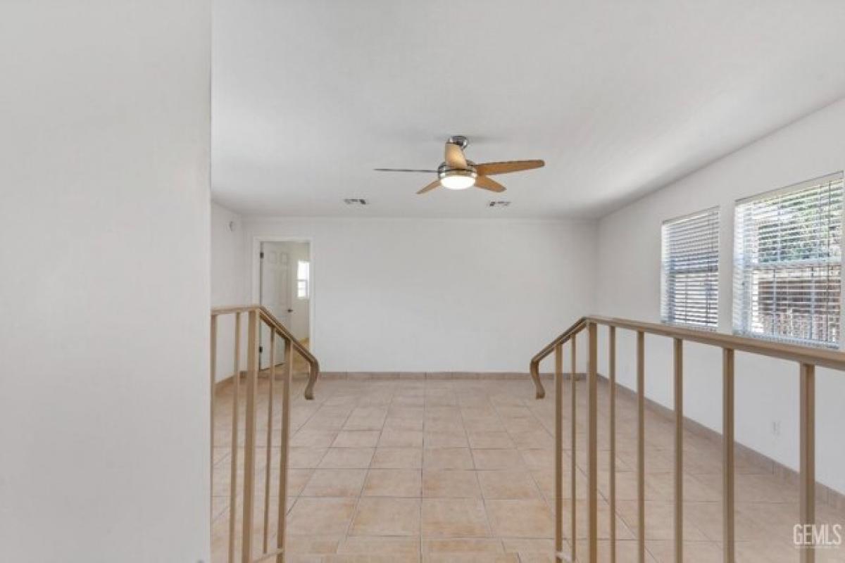 Picture of Home For Sale in Bakersfield, California, United States