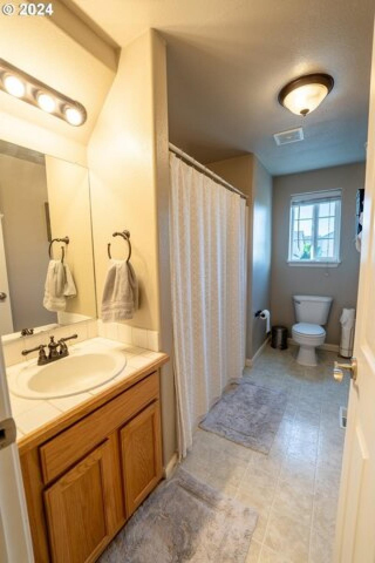 Picture of Home For Sale in Oregon City, Oregon, United States