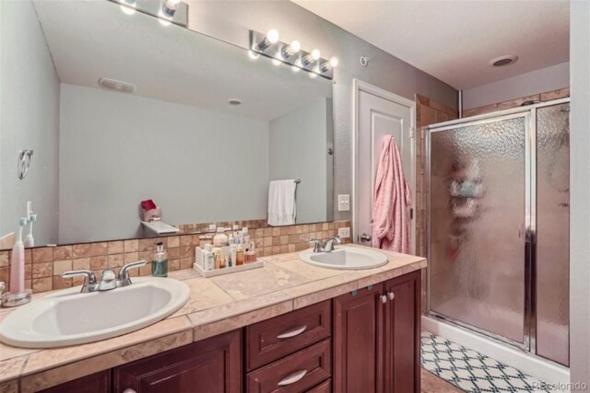 Picture of Home For Sale in Lakewood, Colorado, United States