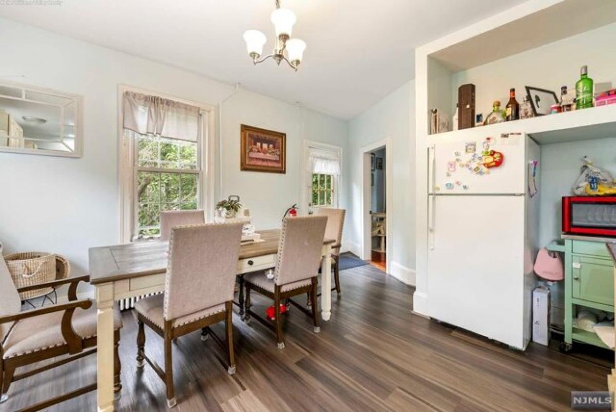 Picture of Home For Sale in Clinton, New Jersey, United States