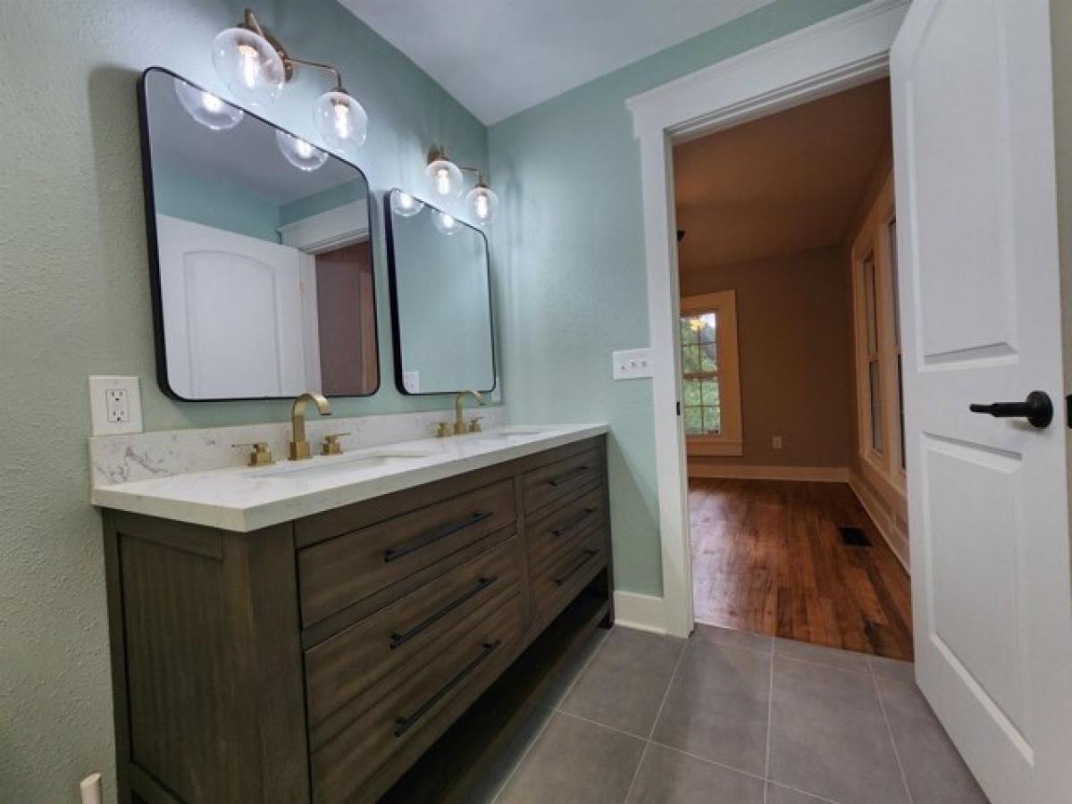 Picture of Home For Sale in Tallahassee, Florida, United States