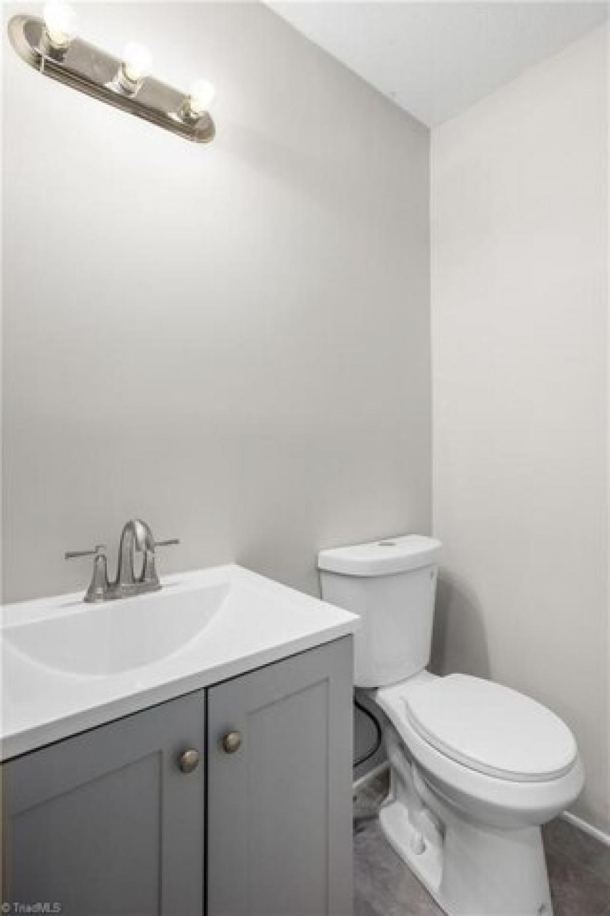 Picture of Home For Sale in High Point, North Carolina, United States