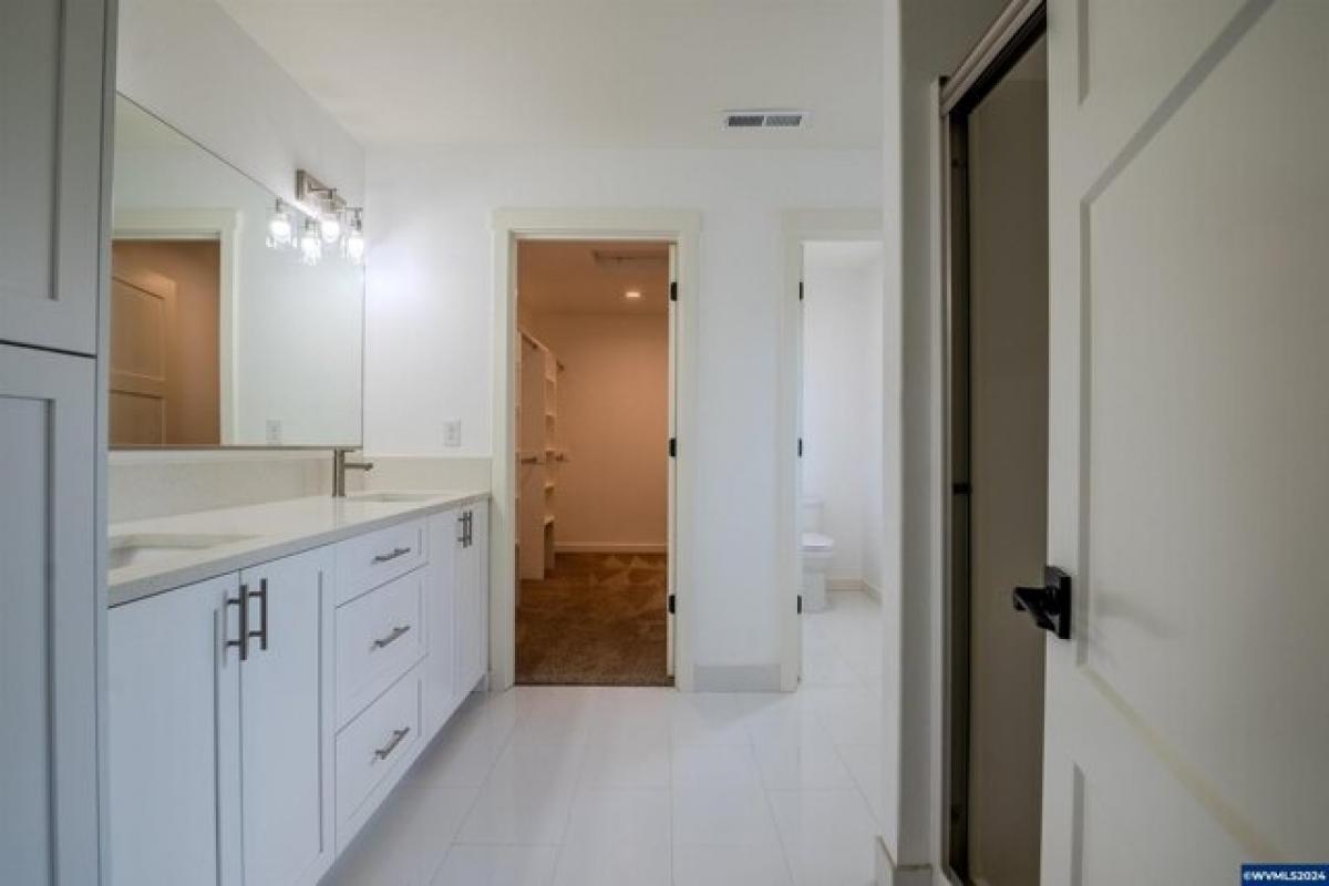 Picture of Home For Sale in Salem, Oregon, United States