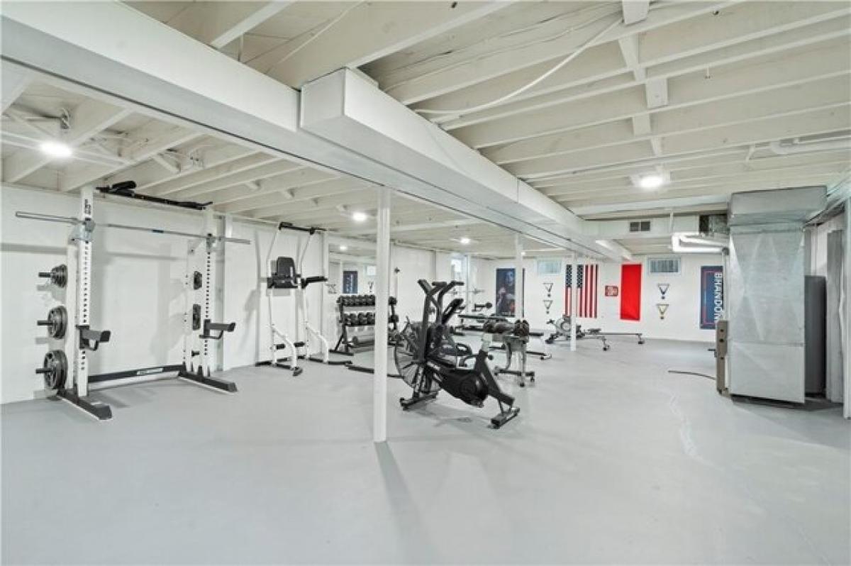 Picture of Home For Sale in Overland Park, Kansas, United States