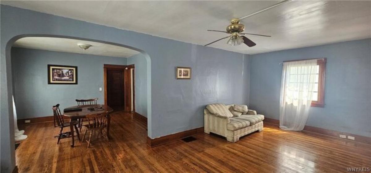 Picture of Home For Sale in Buffalo, New York, United States