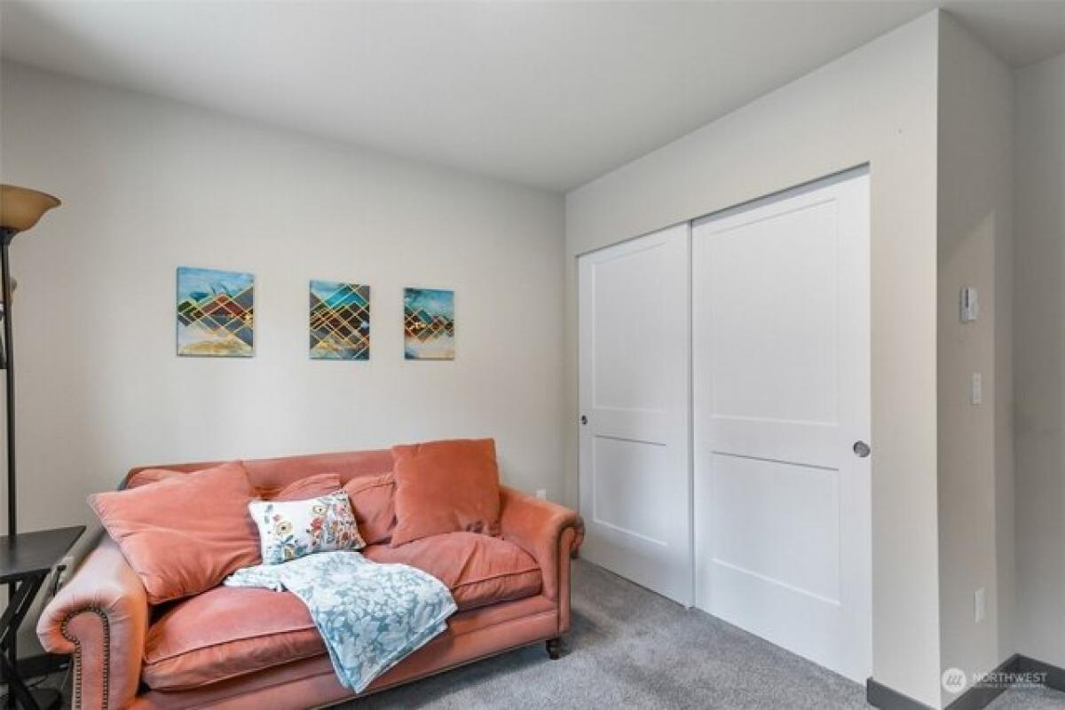 Picture of Home For Sale in Lynnwood, Washington, United States