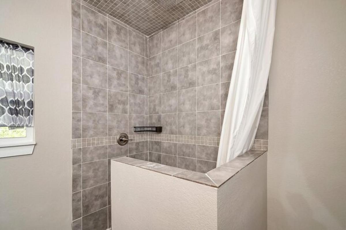 Picture of Home For Sale in Mineral Wells, Texas, United States