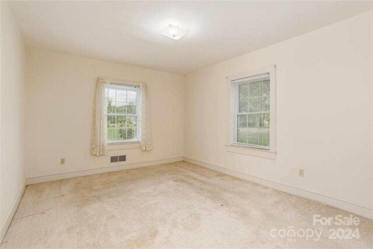 Picture of Home For Sale in Brevard, North Carolina, United States