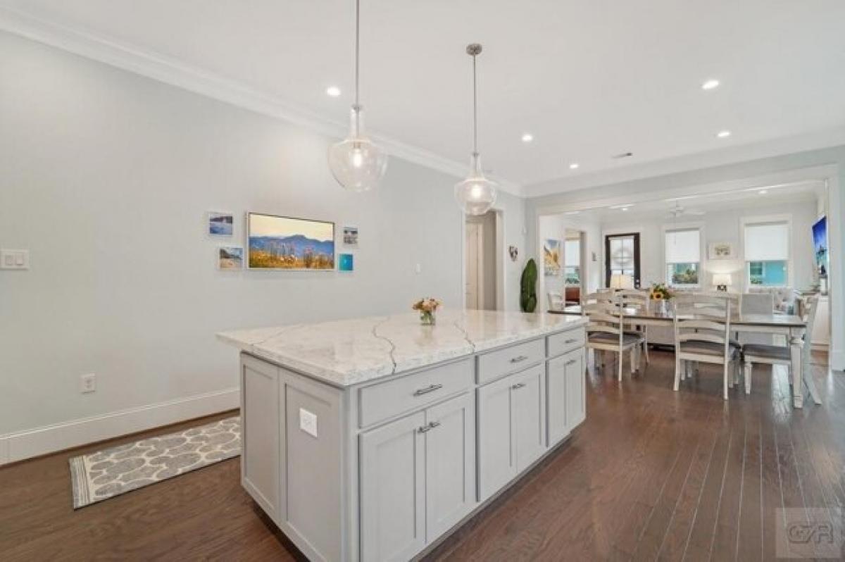 Picture of Home For Sale in Galveston, Texas, United States