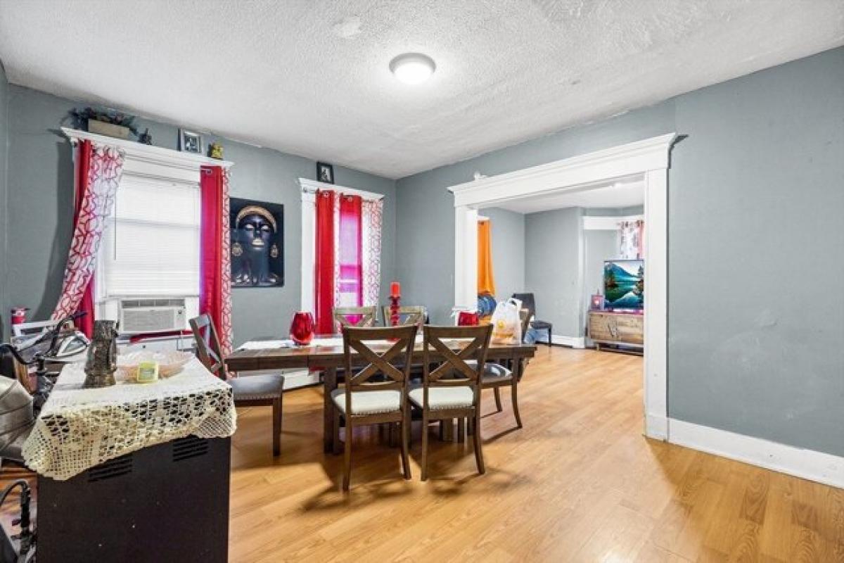 Picture of Home For Sale in New Bedford, Massachusetts, United States