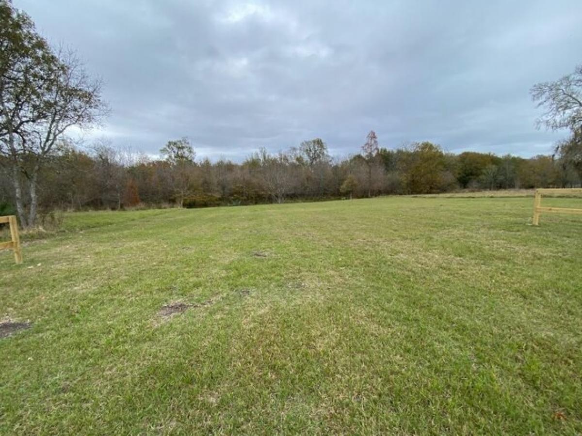 Picture of Residential Land For Sale in Cleveland, Texas, United States