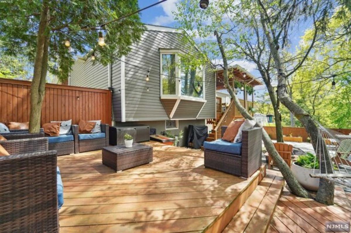 Picture of Home For Sale in West Orange, New Jersey, United States