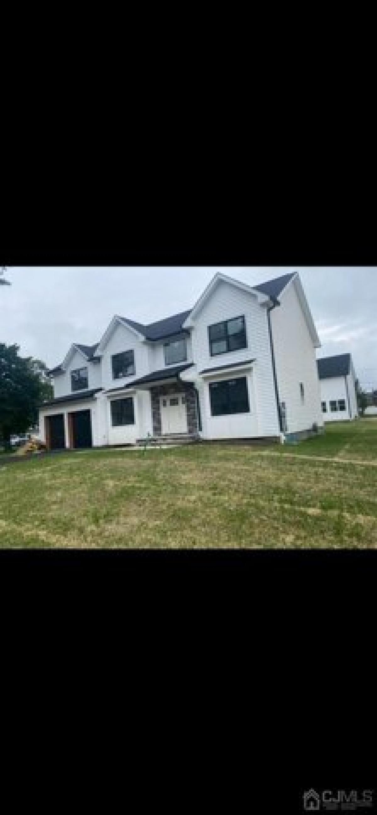 Picture of Home For Sale in East Brunswick, New Jersey, United States