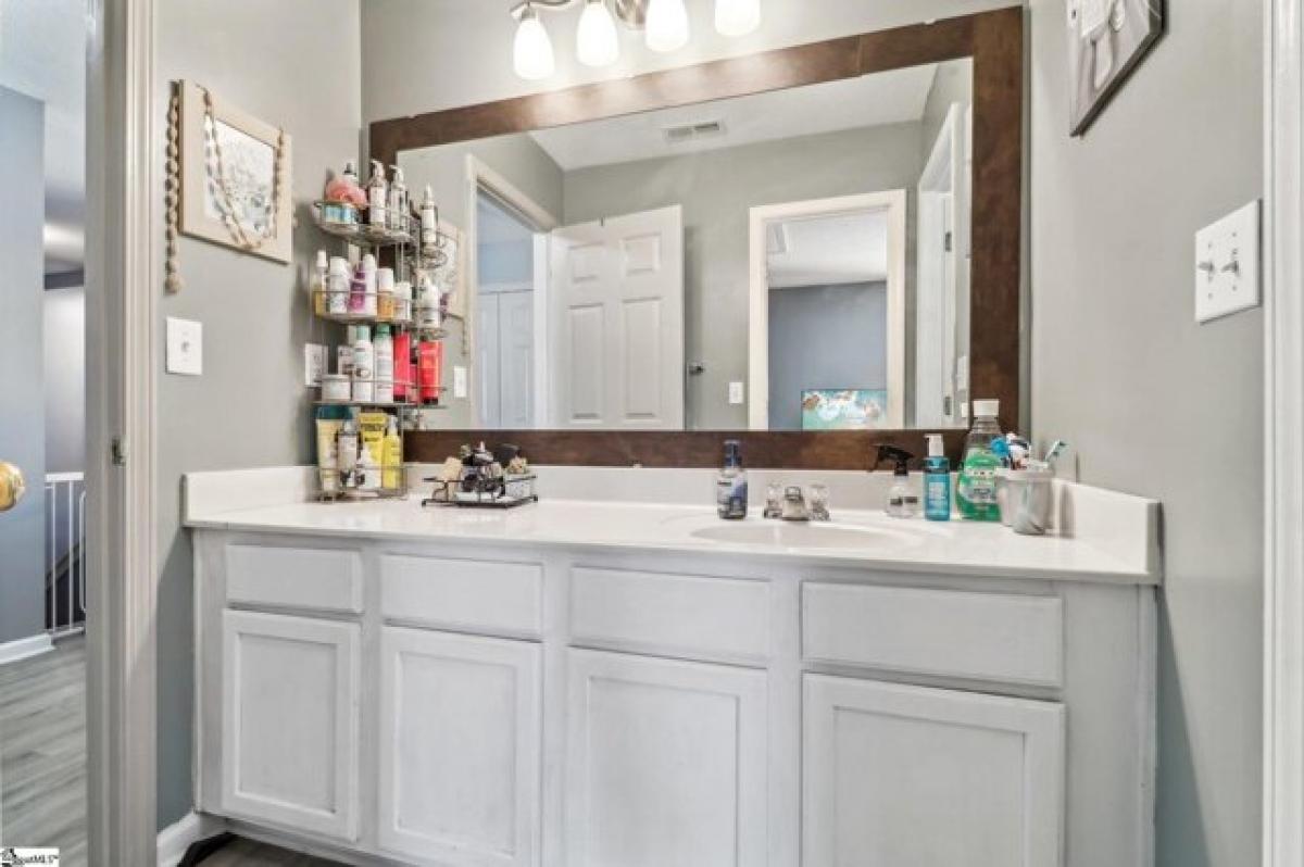 Picture of Home For Sale in Simpsonville, South Carolina, United States