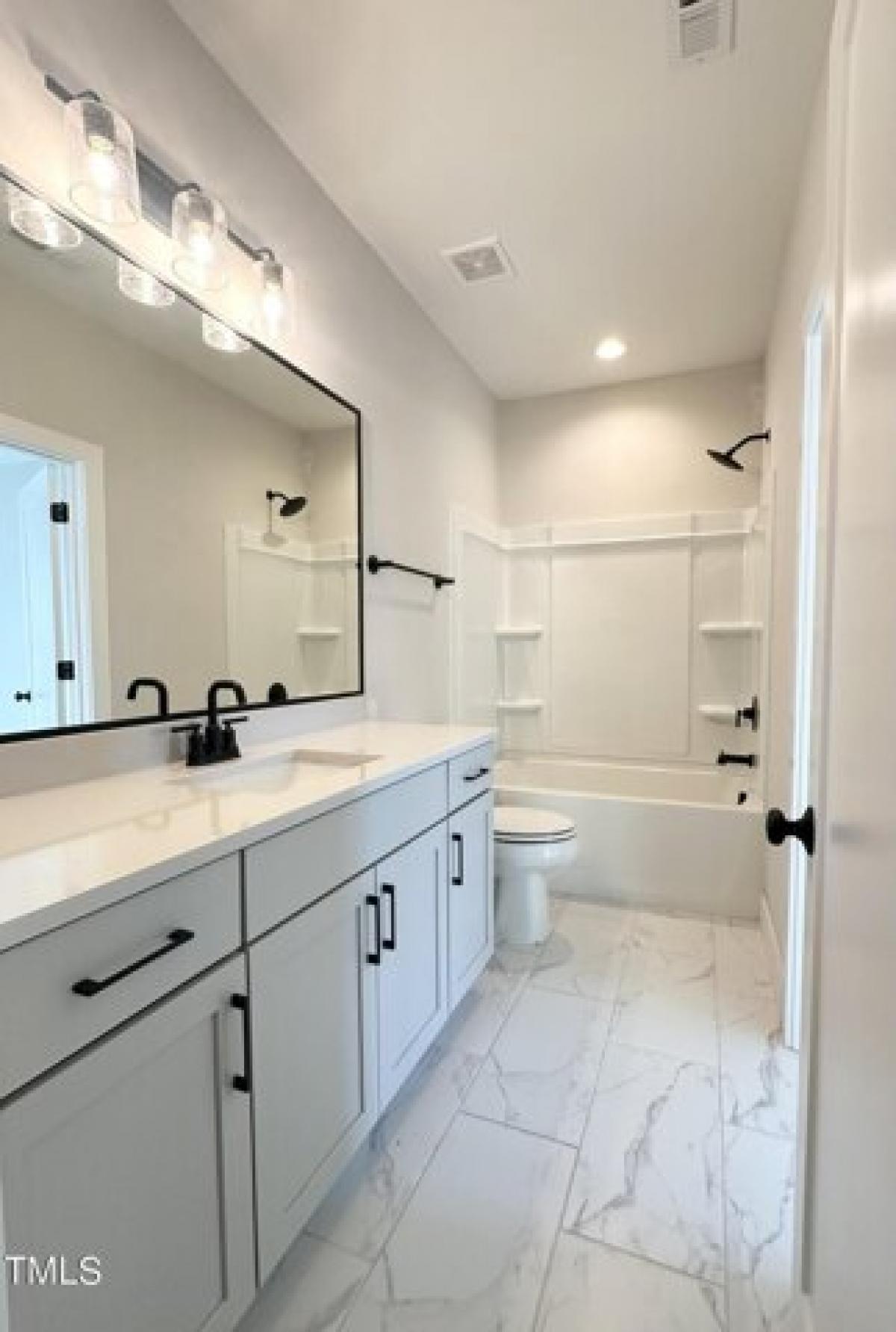 Picture of Home For Sale in Apex, North Carolina, United States