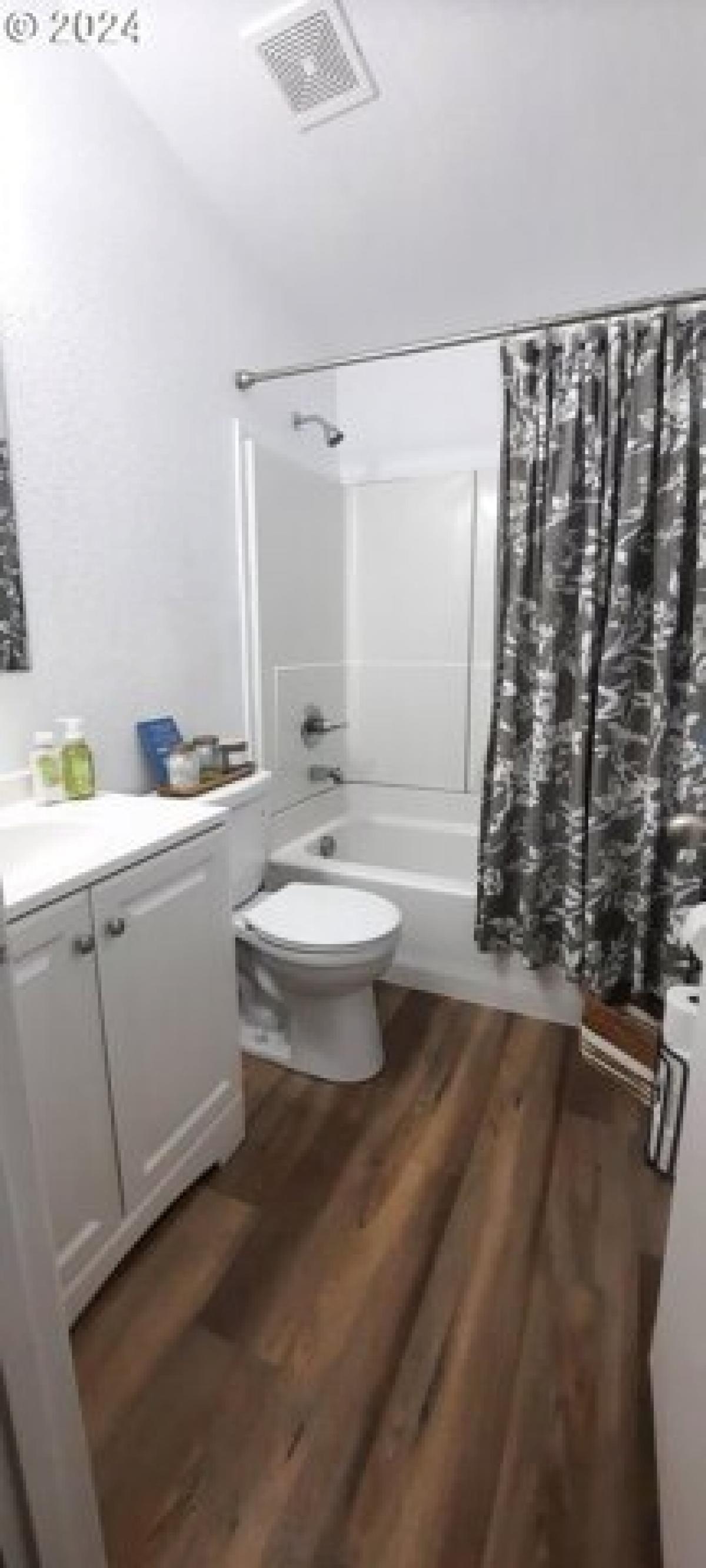 Picture of Home For Sale in Milwaukie, Oregon, United States