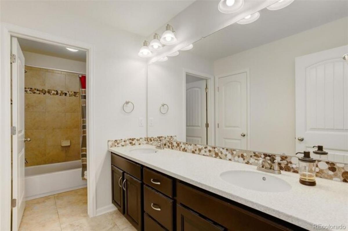 Picture of Home For Sale in Castle Rock, Colorado, United States