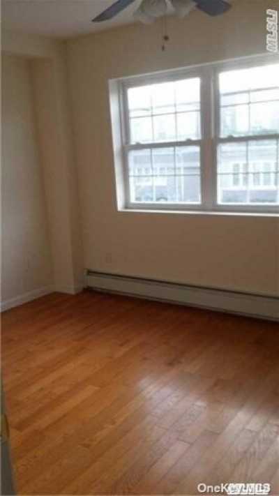 Home For Sale in Ozone Park, New York