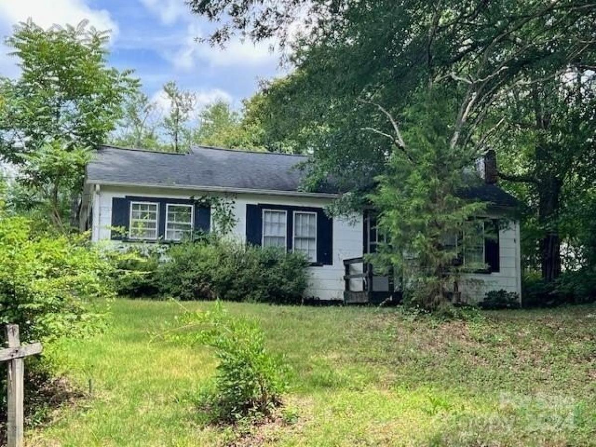 Picture of Home For Sale in Lenoir, North Carolina, United States