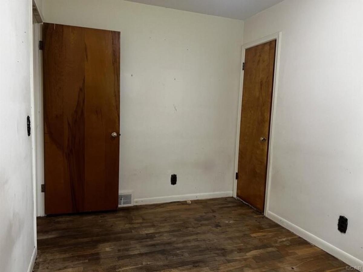 Picture of Home For Sale in Adrian, Michigan, United States