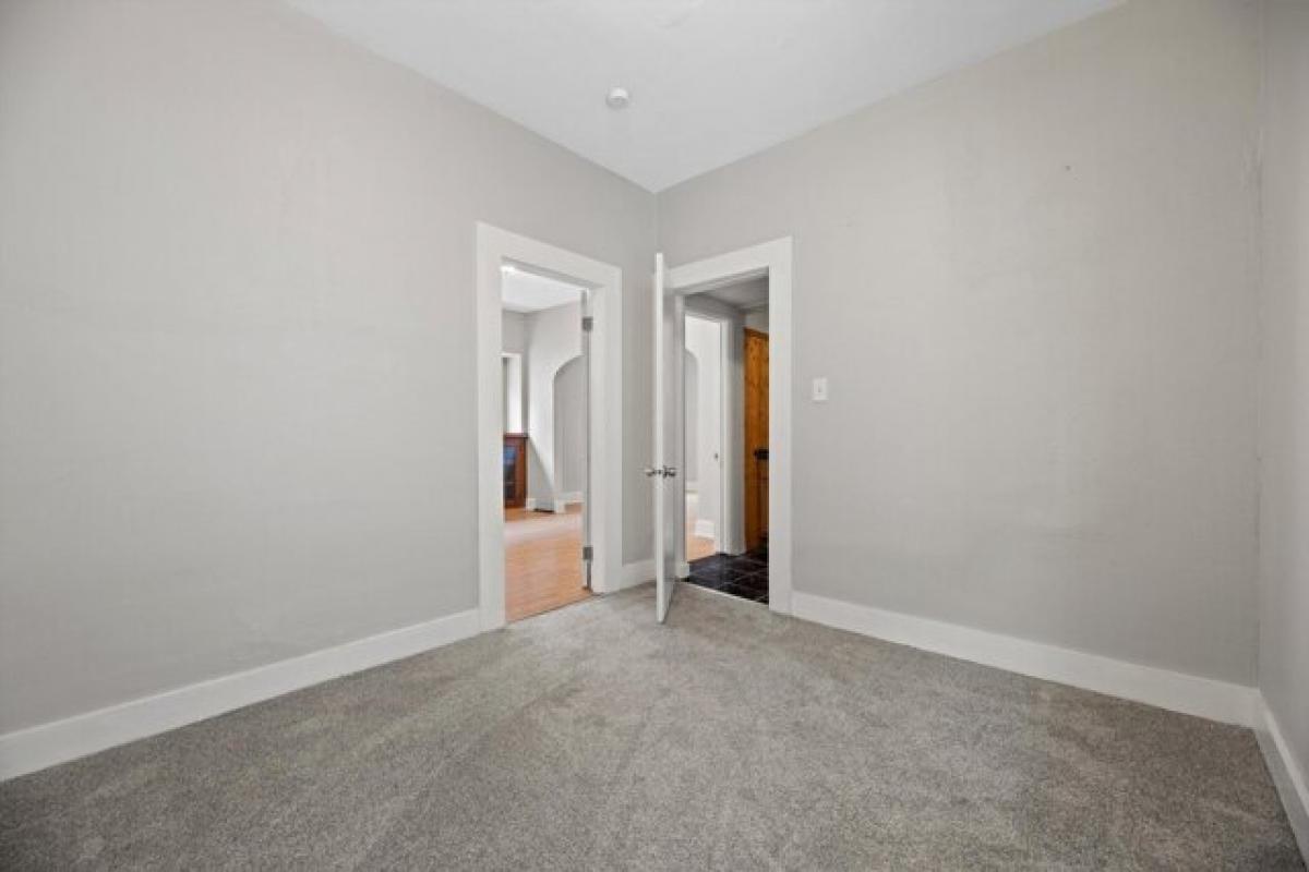 Picture of Home For Sale in Milwaukee, Wisconsin, United States