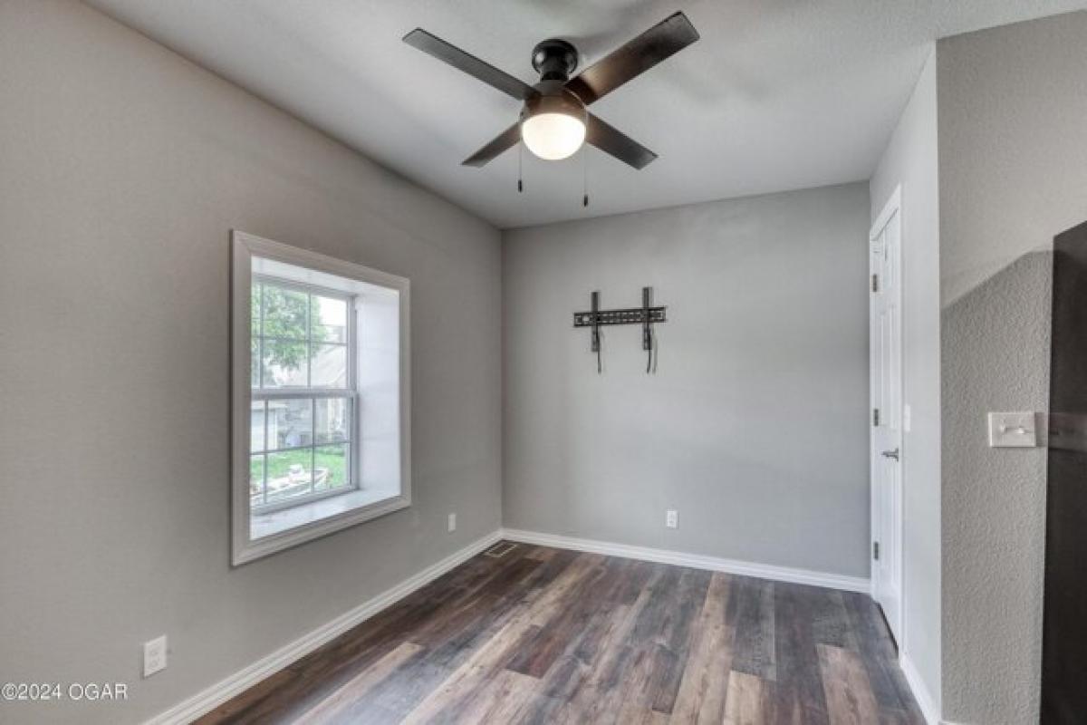 Picture of Home For Sale in Joplin, Missouri, United States