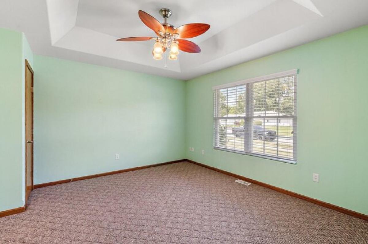 Picture of Home For Sale in Crown Point, Indiana, United States