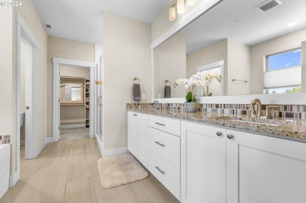 Picture of Home For Sale in Happy Valley, Oregon, United States