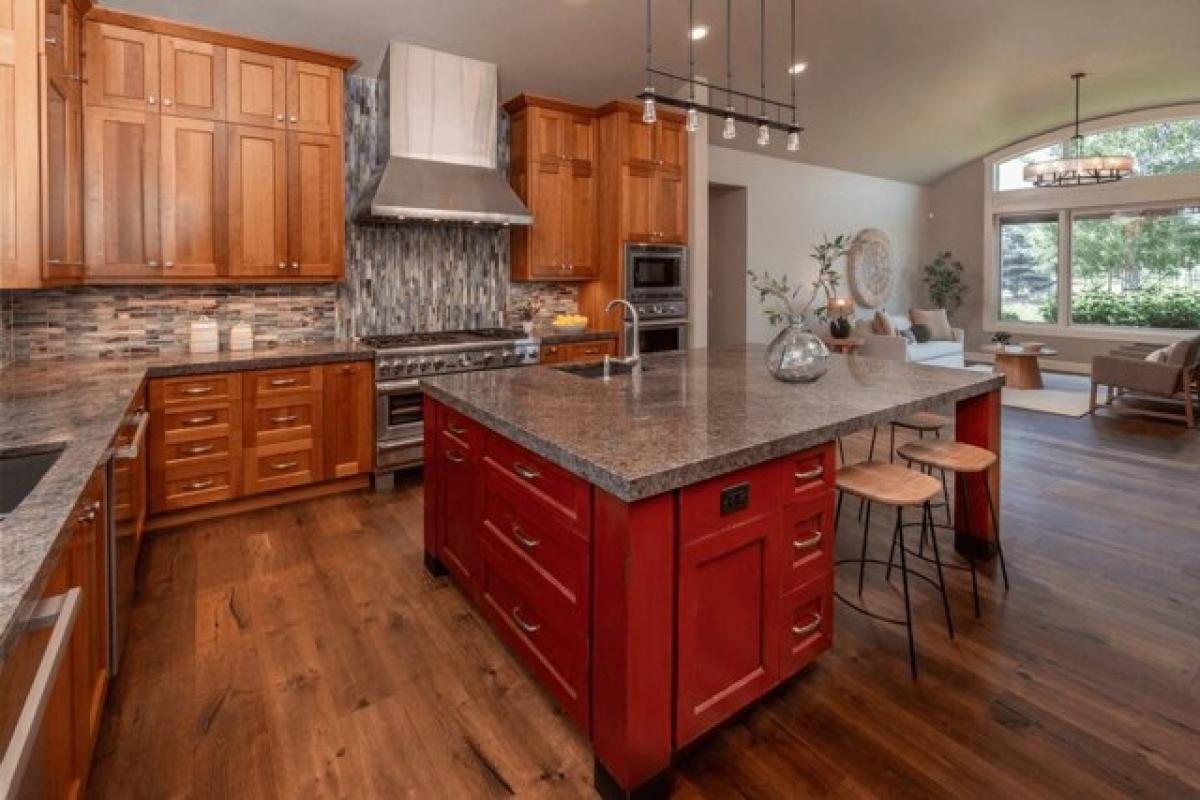 Picture of Home For Sale in Bend, Oregon, United States