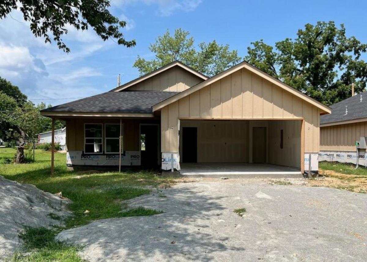 Picture of Home For Sale in Grove, Oklahoma, United States