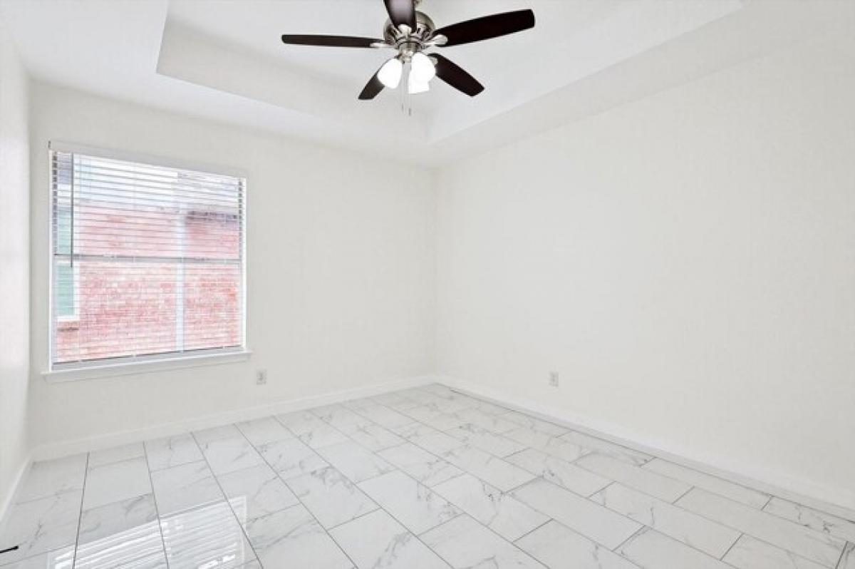 Picture of Home For Sale in Euless, Texas, United States