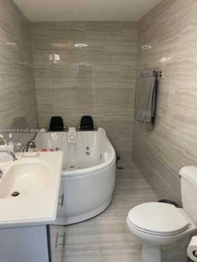 Home For Sale in Miami Gardens, Florida