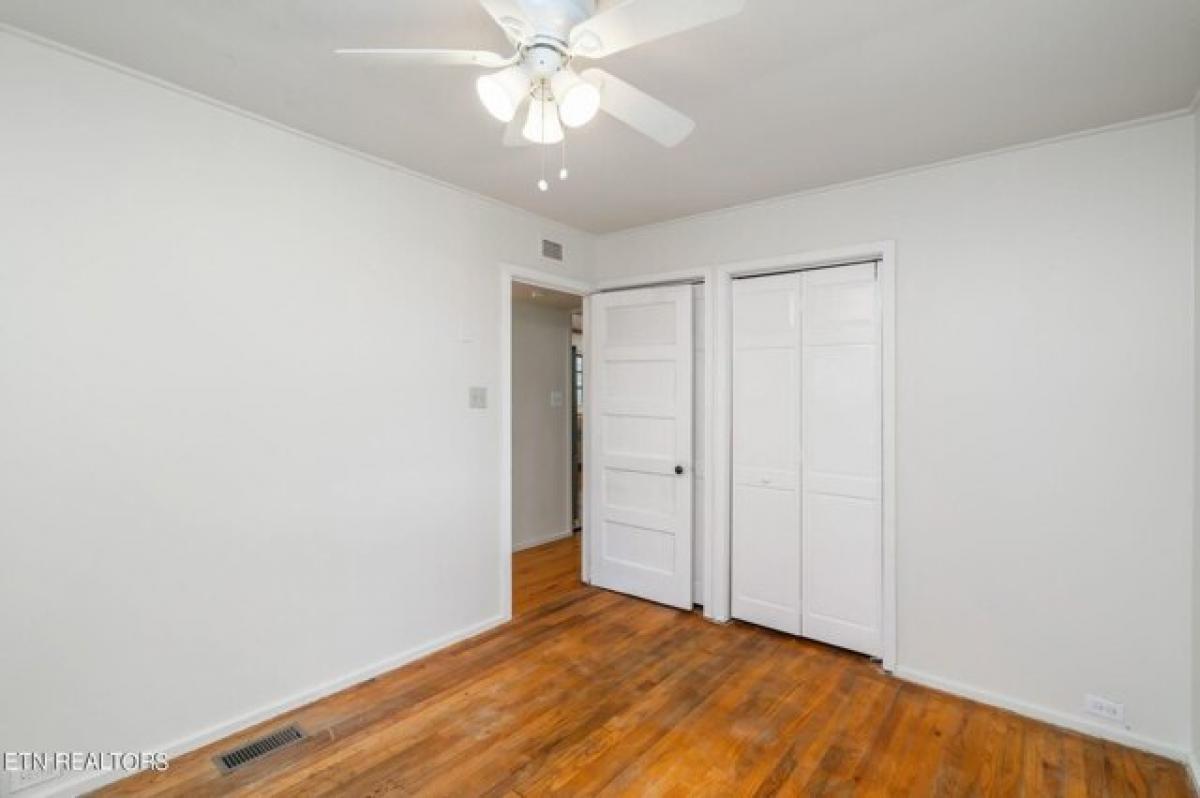 Picture of Home For Sale in Oak Ridge, Tennessee, United States