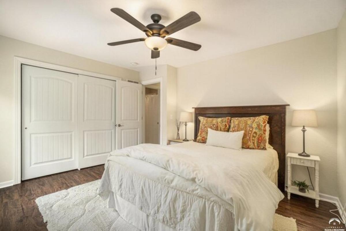 Picture of Home For Sale in Lawrence, Kansas, United States