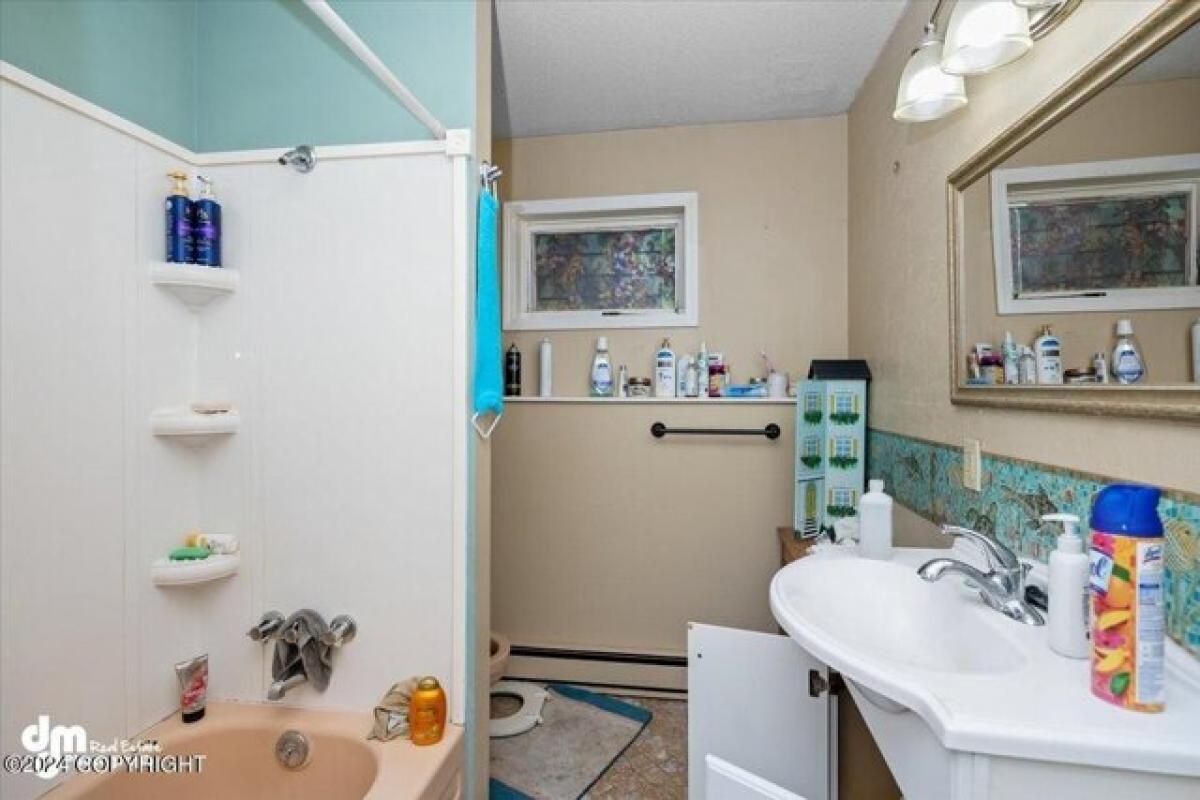 Picture of Home For Sale in Anchorage, Alaska, United States