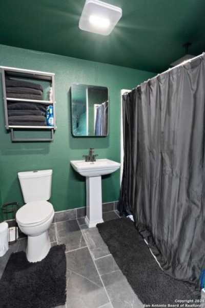 Home For Sale in Hondo, Texas