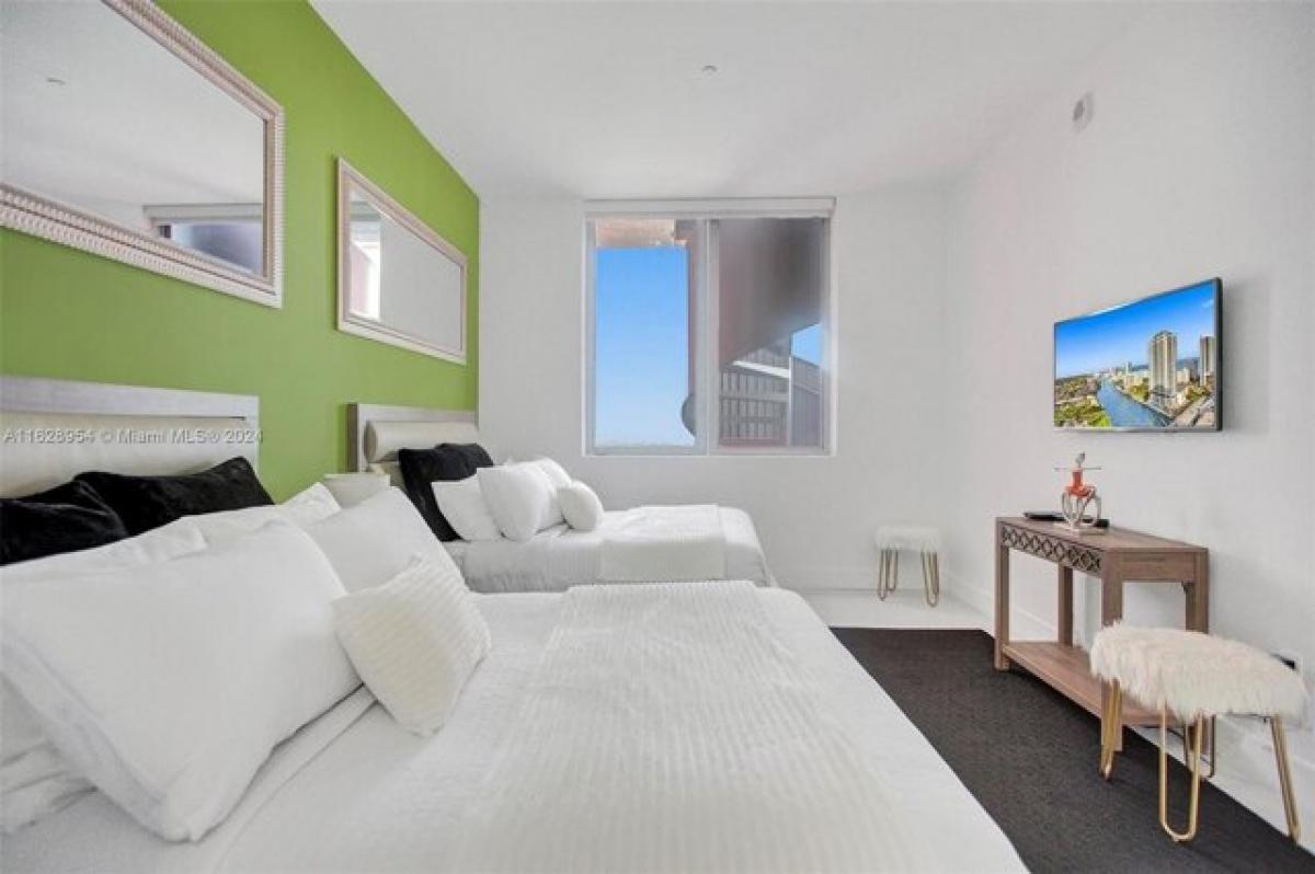 Picture of Home For Sale in Hallandale Beach, Florida, United States