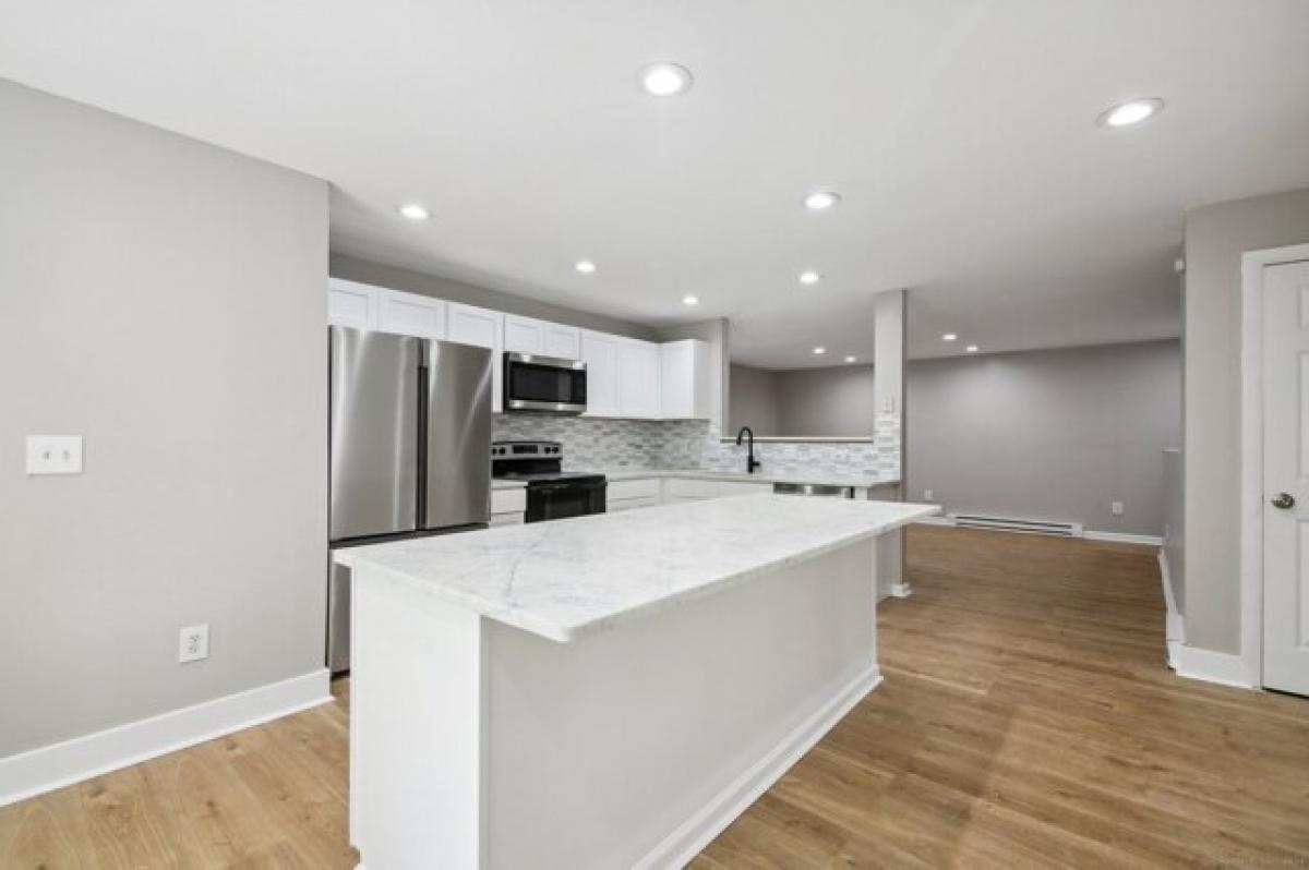 Picture of Home For Sale in Waterbury, Connecticut, United States