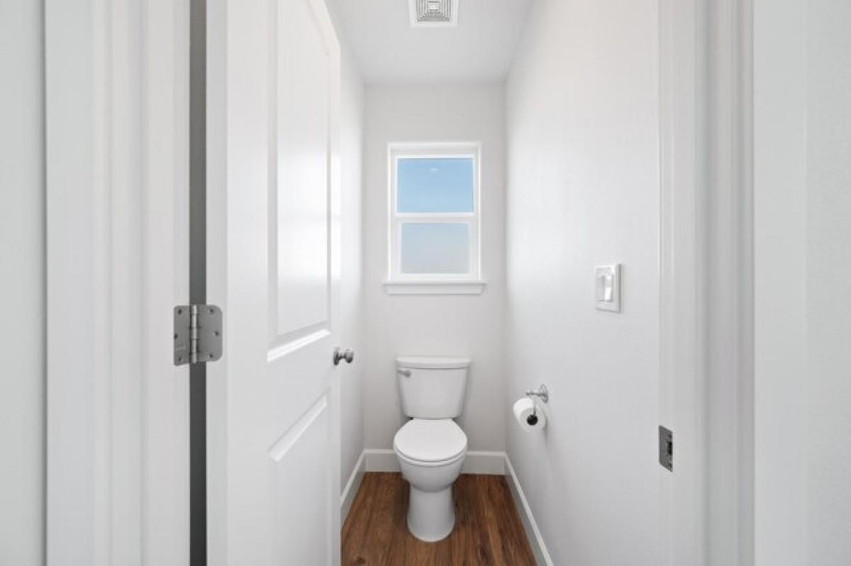 Picture of Home For Sale in Madras, Oregon, United States