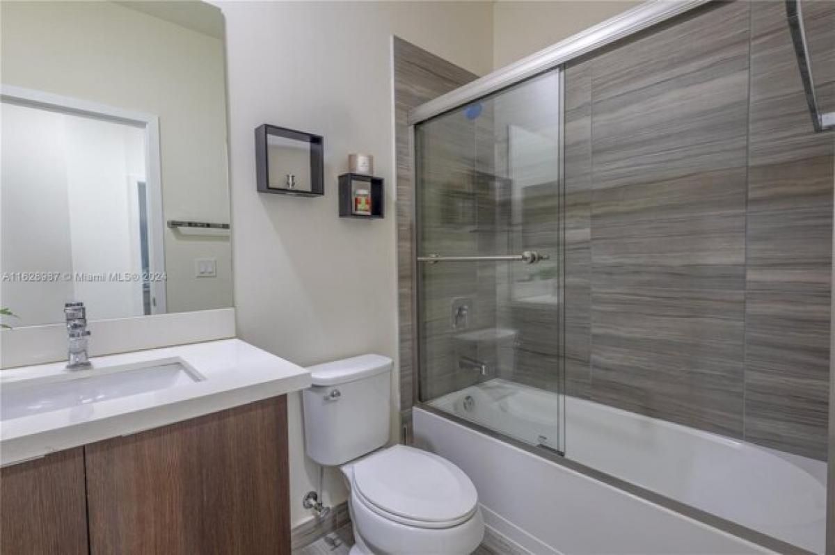 Picture of Home For Sale in Doral, Florida, United States