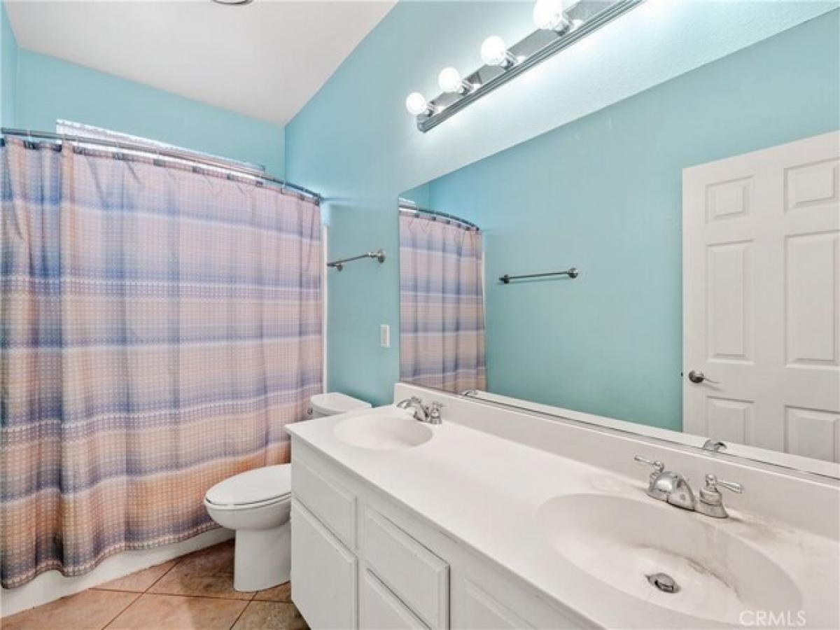 Picture of Home For Sale in Hesperia, California, United States