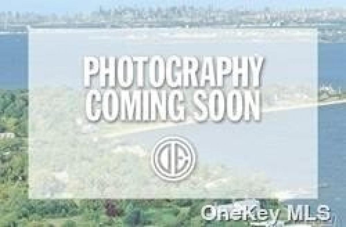 Picture of Home For Sale in Lindenhurst, New York, United States