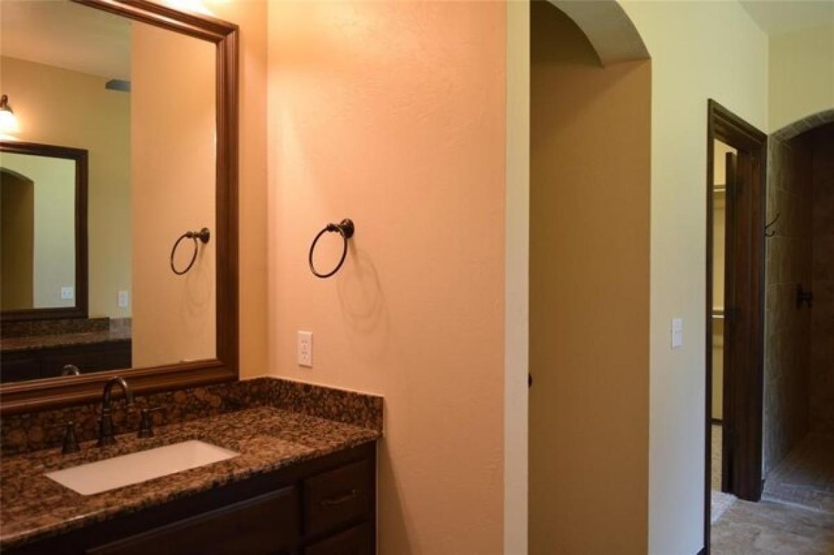 Picture of Home For Sale in Midwest City, Oklahoma, United States