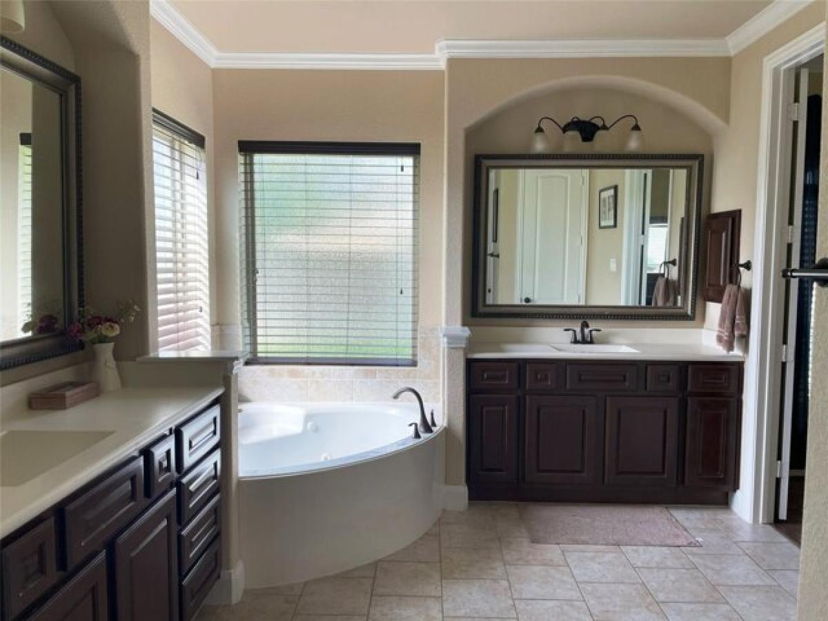 Picture of Home For Sale in Tomball, Texas, United States