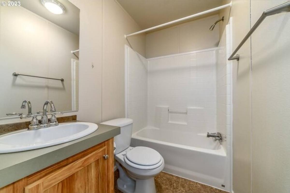 Picture of Home For Sale in Eugene, Oregon, United States