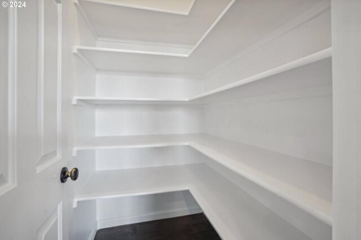 Picture of Home For Sale in Camas, Washington, United States