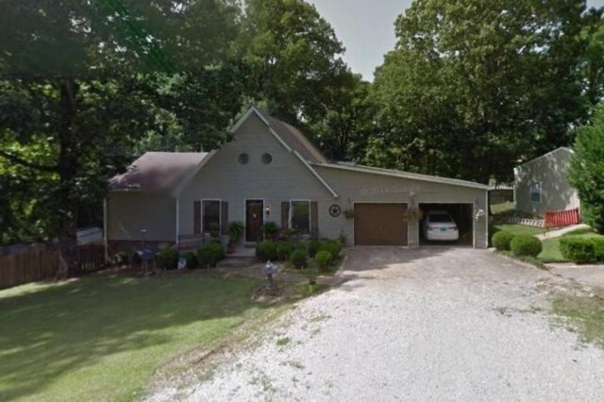 Picture of Home For Sale in Tuscumbia, Alabama, United States
