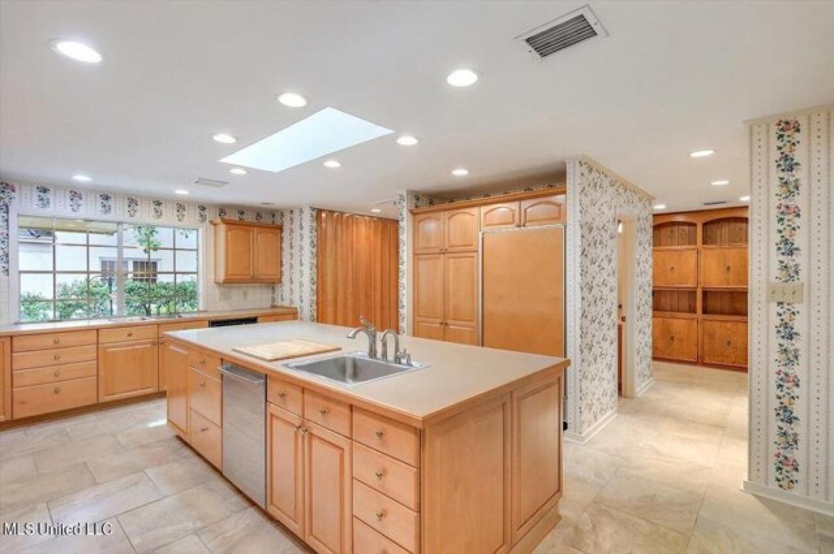 Picture of Home For Sale in Jackson, Mississippi, United States