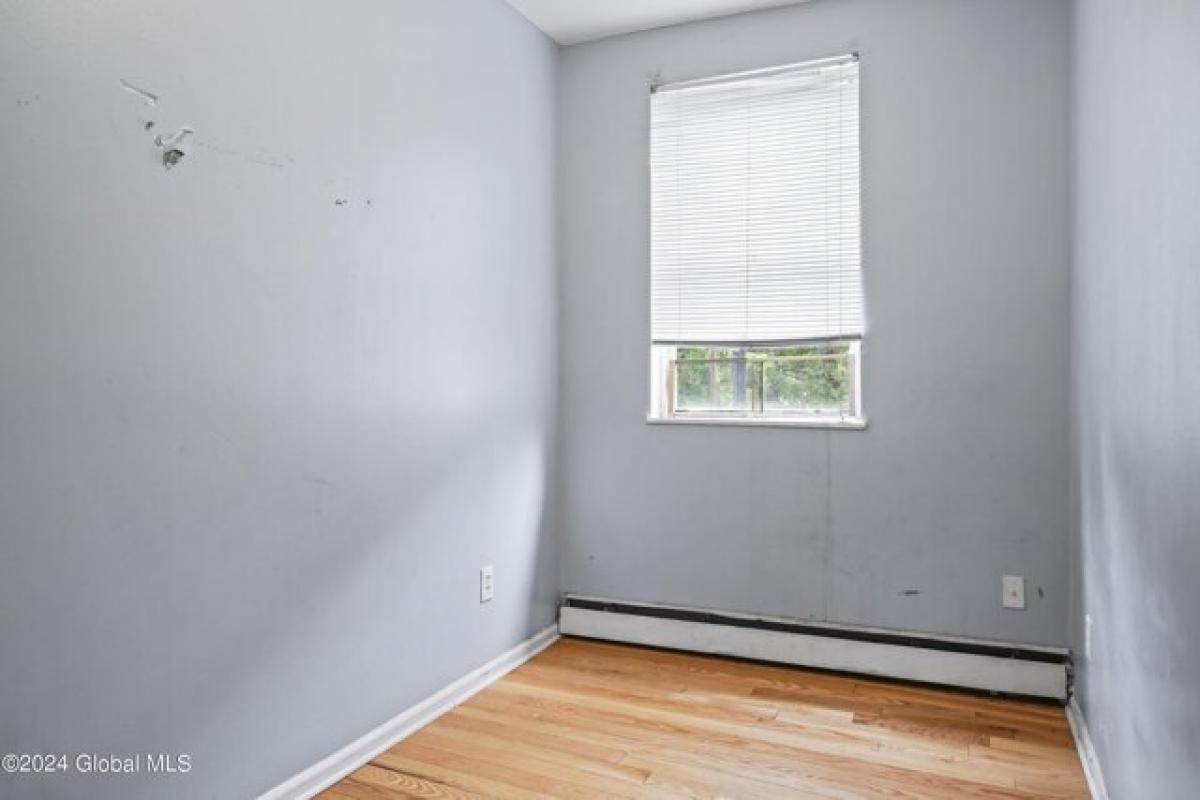 Picture of Home For Sale in Albany, New York, United States